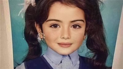 الفتاة الوحيدة التي لا تندم على صورة طفولتها.. من هي وكيف أصبحت في سن العشرين