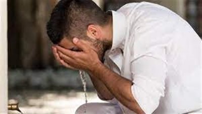  حكم الوضوء عار@يا للرجل والمرأة في بيت الر@احة