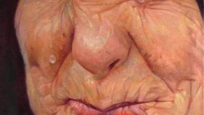 رجل ابكى والدته ليضحك زوجته