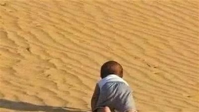 قصة ﻛﺎﻧﺖ ﻋﺎﺋﻠﺔ ﺗﻘﻮﻡ ﺑﺮﺣﻠﺔ ﺑﺮﻳﺔ ﻭﺃﺛﻨﺎﺀ ﺟﻠﻮﺳﻬﺎ اته اليهم طفل