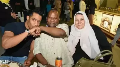 مهنة والد الفنان محمد رمضان الحقيقية تفاجئ الجميع!