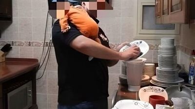 رجل يطلق زوجته بسبب اغنية مسيطرة