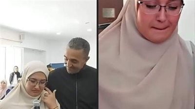شابة جزائرية إسمها ”لينا‟ بعد 19 سنة تلتقي بأهلها، حيث تركتها والدتها