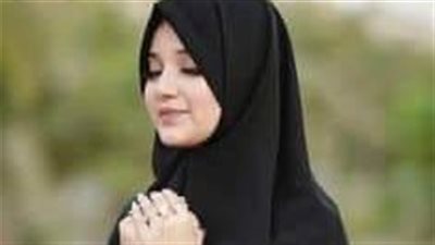 انا اسمي (بسمه).. ماما مدرسه وبابا موظف وعايشين في حي شعبي حياه عاديه