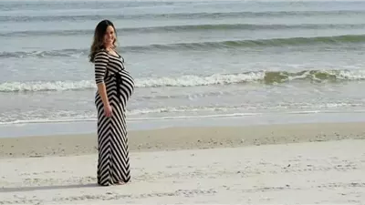 التقط صــورة لزوجته الحامل