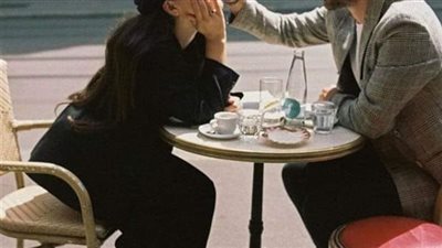 يا انسه شنطتنك مفتوحه كامله