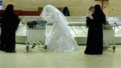 عروس مسافرة لزوجها الذي عقد قرانه