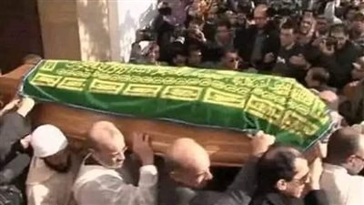 النعش كان ثابت مش راضي يدخل المسجد. كلنا فكرنا الست دي عملها غير صالح.