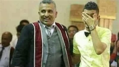 قصة طالب جامعي استاذن من الدكتور لأنه لا يستطيع أن يحضر محاضرة الغد لأنه ذاهب ليخطب احد زميلاته بالجامعة وهي من عائلة ثريه