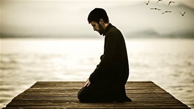 لو استيقظت من النوم بعد طلوع الشمس، هل أصلي الصبح فقط أم أصلي السنة أولًا ثم الصبح؟