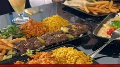 كل يومين منذ شهر تآتي جارتنا وتطلب كمية كبيرة من الآكل