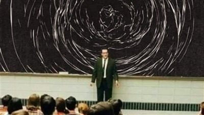 قرر دكتور جامعي أن يتحدى طلابه، وسألهم