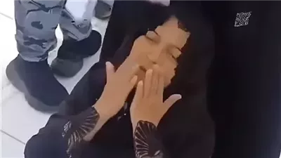 مشهد يقشعر الأبدان.. ۏفاة سيدة أمام الكعبة في رمضان