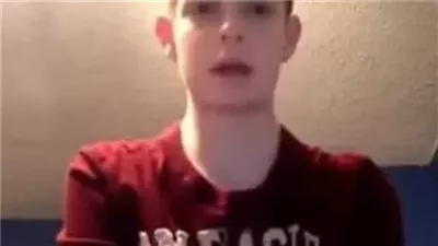 عمره 12 سنه طفل في كندا
