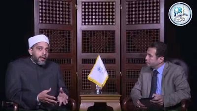 توفـي ابي منذ سنوات ولا تريد أمي تقسيم الميراث فما حكم من يؤجل توزيع التركة علي الورثة ؟
