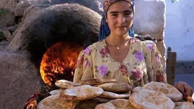 دخل رجل ڠريب الى مطعم فى الشام