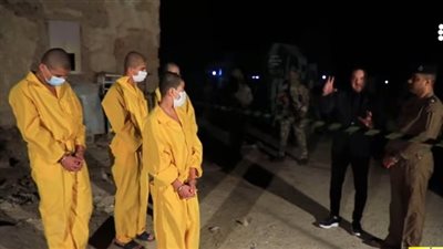 اللي تشوفهم بالصورة اطفال عراقيين لم تتجاوز اعمارهم ال 17 سنة ارتكبوا فعله بشعه وشنعيه لن تتصور ان اطفال بهذا العمر يرتكبونه !!