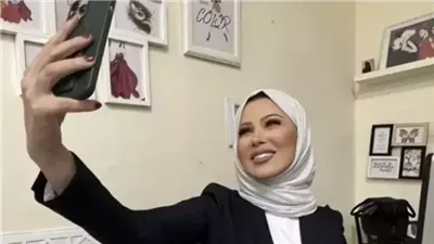 هذه الصورة تسببت بطرد الاعلامية خديجة بن قنة