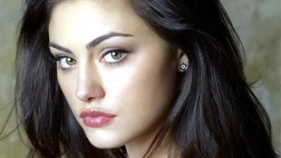 أسرة تُقدّم لابنتها أوراقَ التبرؤ الرسمية كهدية عيد ميلاد 