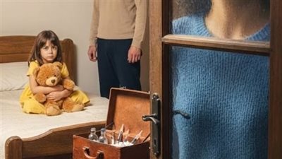 عند الساعة الثالثة فجرًا، سمعتُ صوت يأتي من غرفة ابنتي