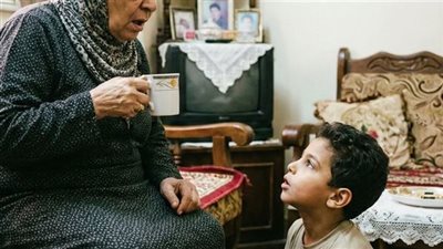 حفيدي اخرس يجلس معي بعد سفر ابني وزوجته وعندما رحلو
