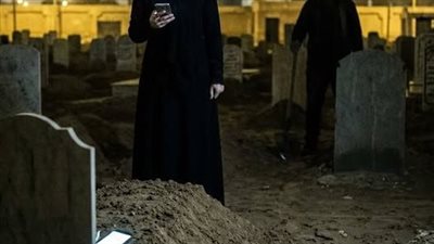 وصلتني رسالة من أبي بعد دفنه بساعات… وعندما اكتشفت الحقيقة كانت صدمتي