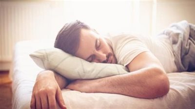 ليست مجرد نوم عميق.. ماذا يخبرك بلل وسادتك عند الاستيقاظ عن ديدان أمعائك؟
