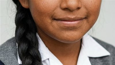 كانت تحت قدميه 15 سنة… وهو يقود البحث عنها أمام الكاميرات!