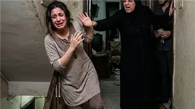 كانت قاعده بتقلب بقلم نور محمد