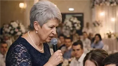 في منتصف الاحتفال تمامًا
